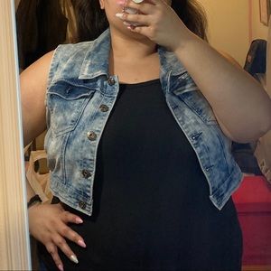 UltraLove cropped Jean vest